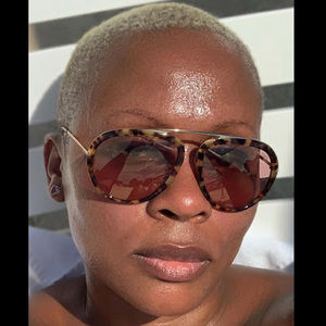 Meet your Posher, Adrienne